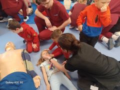 zajęcia edukacyjne z zakresu udzielania pierwszej pomocy